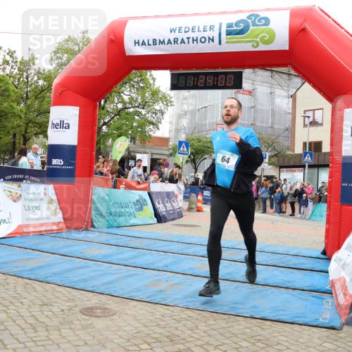 05.05.2024 - 7. Wedeler Halbmarathon Strokosch-Dieckow http://msf.ph/oto/6224468 05.05.2024 11:24:00 Ziel 64, 517, 574 meine-sportfotos.de