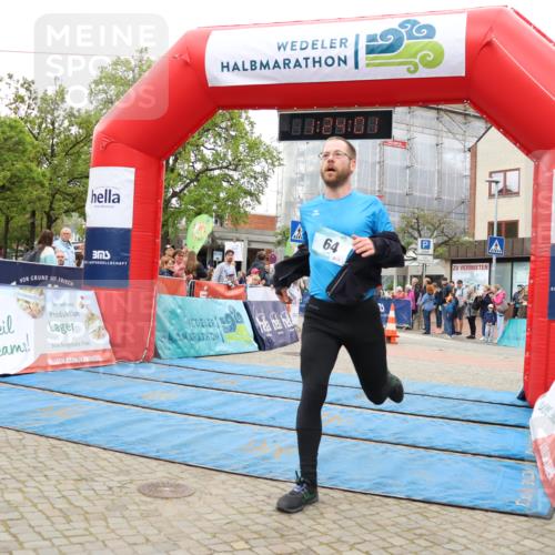 05.05.2024 - 7. Wedeler Halbmarathon Strokosch-Dieckow http://msf.ph/oto/6224473 05.05.2024 11:24:00 Ziel 64, 517, 574 meine-sportfotos.de