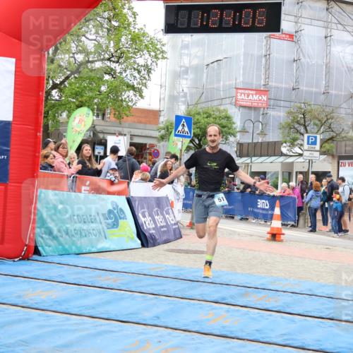 05.05.2024 - 7. Wedeler Halbmarathon Strokosch-Dieckow http://msf.ph/oto/6224515 05.05.2024 11:24:05 Ziel 517 meine-sportfotos.de