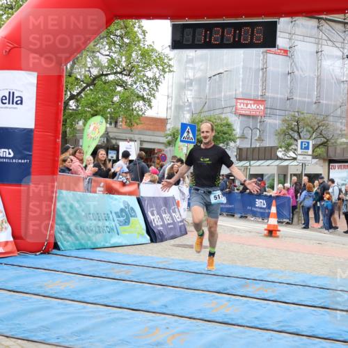 05.05.2024 - 7. Wedeler Halbmarathon Strokosch-Dieckow http://msf.ph/oto/6224520 05.05.2024 11:24:05 Ziel 517 meine-sportfotos.de