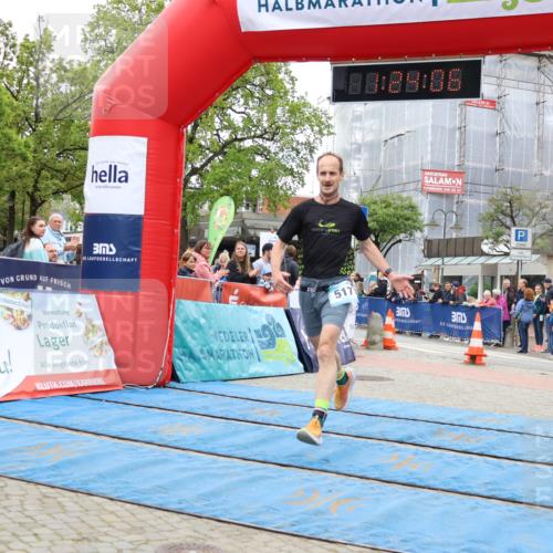 05.05.2024 - 7. Wedeler Halbmarathon Strokosch-Dieckow http://msf.ph/oto/6224541 05.05.2024 11:24:05 Ziel 517 meine-sportfotos.de