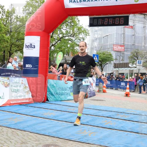 05.05.2024 - 7. Wedeler Halbmarathon Strokosch-Dieckow http://msf.ph/oto/6224546 05.05.2024 11:24:06 Ziel 517 meine-sportfotos.de