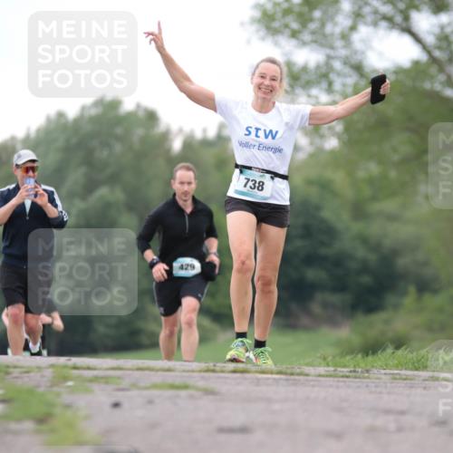 05.05.2024 - 7. Wedeler Halbmarathon H.Heesch http://msf.ph/oto/6224633 05.05.2024 11:23:07 Laufen 429, 738 meine-sportfotos.de