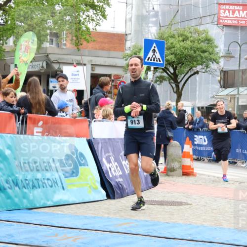 05.05.2024 - 7. Wedeler Halbmarathon Strokosch-Dieckow http://msf.ph/oto/6224636 05.05.2024 11:24:32 Ziel 76, 389, 913 meine-sportfotos.de