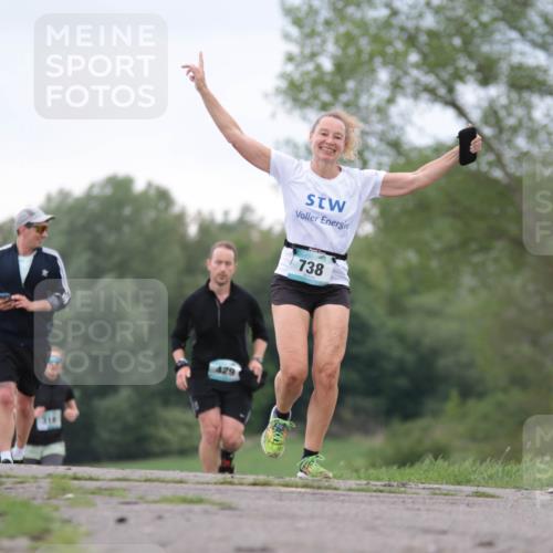 05.05.2024 - 7. Wedeler Halbmarathon H.Heesch http://msf.ph/oto/6224637 05.05.2024 11:23:08 Laufen 318, 429, 738 meine-sportfotos.de
