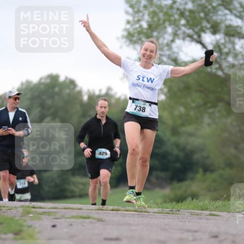 05.05.2024 - 7. Wedeler Halbmarathon H.Heesch http://msf.ph/oto/6224638 05.05.2024 11:23:08 Laufen 318, 429, 738 meine-sportfotos.de