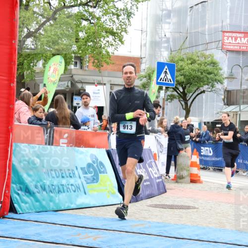 05.05.2024 - 7. Wedeler Halbmarathon Strokosch-Dieckow http://msf.ph/oto/6224645 05.05.2024 11:24:33 Ziel 76, 389, 913 meine-sportfotos.de