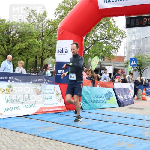 05.05.2024 - 7. Wedeler Halbmarathon Strokosch-Dieckow http://msf.ph/oto/6224686 05.05.2024 11:24:33 Ziel 76, 389, 913 meine-sportfotos.de