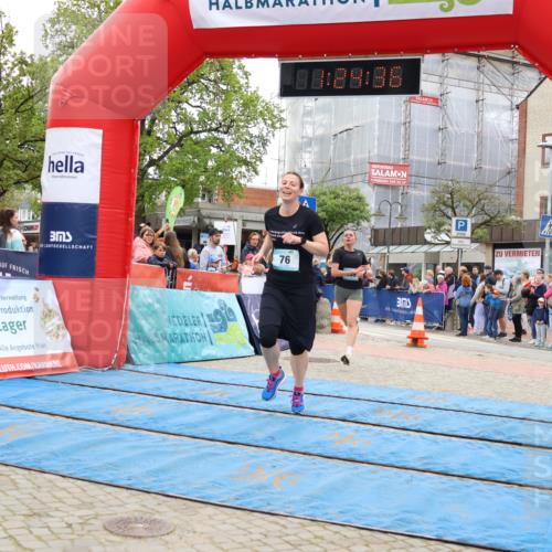05.05.2024 - 7. Wedeler Halbmarathon Strokosch-Dieckow http://msf.ph/oto/6224710 05.05.2024 11:24:35 Ziel 76, 389, 913 meine-sportfotos.de