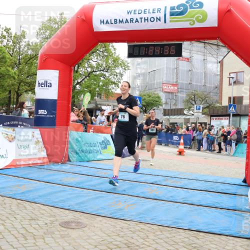05.05.2024 - 7. Wedeler Halbmarathon Strokosch-Dieckow http://msf.ph/oto/6224716 05.05.2024 11:24:35 Ziel 76, 389, 913 meine-sportfotos.de