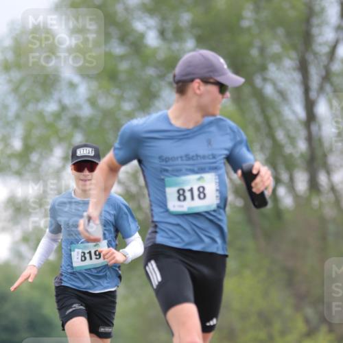 05.05.2024 - 7. Wedeler Halbmarathon H.Heesch http://msf.ph/oto/6224723 05.05.2024 11:15:27 Laufen 819, 818 meine-sportfotos.de