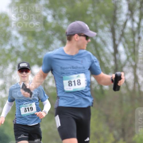 05.05.2024 - 7. Wedeler Halbmarathon H.Heesch http://msf.ph/oto/6224742 05.05.2024 11:15:27 Laufen 818, 819 meine-sportfotos.de