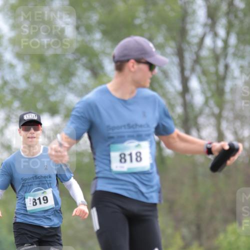05.05.2024 - 7. Wedeler Halbmarathon H.Heesch http://msf.ph/oto/6224743 05.05.2024 11:15:27 Laufen 819, 818 meine-sportfotos.de