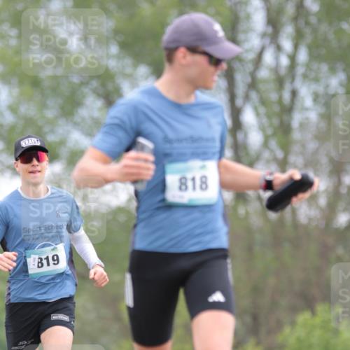 05.05.2024 - 7. Wedeler Halbmarathon H.Heesch http://msf.ph/oto/6224744 05.05.2024 11:15:27 Laufen 819, 818 meine-sportfotos.de
