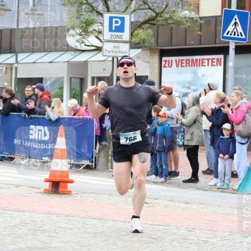 05.05.2024 - 7. Wedeler Halbmarathon Strokosch-Dieckow http://msf.ph/oto/6224750 05.05.2024 11:24:47 Ziel 590, 766 meine-sportfotos.de