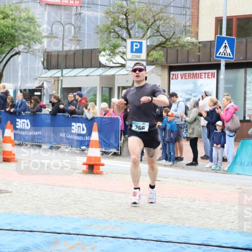05.05.2024 - 7. Wedeler Halbmarathon Strokosch-Dieckow http://msf.ph/oto/6224755 05.05.2024 11:24:48 Ziel 285, 590, 766 meine-sportfotos.de