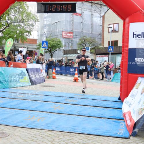 05.05.2024 - 7. Wedeler Halbmarathon Strokosch-Dieckow http://msf.ph/oto/6224771 05.05.2024 11:24:48 Ziel 285, 590, 766 meine-sportfotos.de