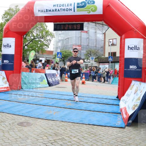 05.05.2024 - 7. Wedeler Halbmarathon Strokosch-Dieckow http://msf.ph/oto/6224797 05.05.2024 11:24:49 Ziel 285, 590, 766 meine-sportfotos.de