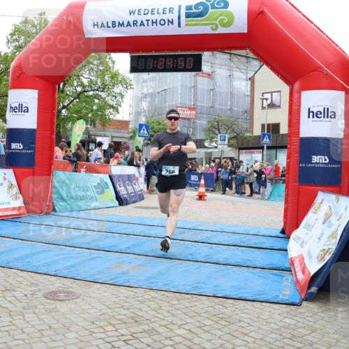 05.05.2024 - 7. Wedeler Halbmarathon Strokosch-Dieckow http://msf.ph/oto/6224803 05.05.2024 11:24:49 Ziel 285, 590, 766 meine-sportfotos.de