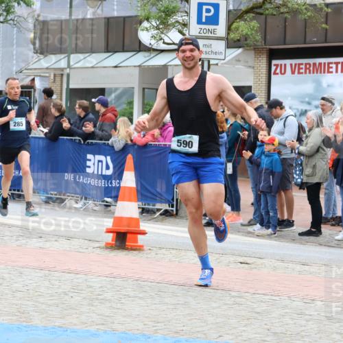 05.05.2024 - 7. Wedeler Halbmarathon Strokosch-Dieckow http://msf.ph/oto/6224808 05.05.2024 11:24:53 Ziel 281, 285, 590, 776 meine-sportfotos.de