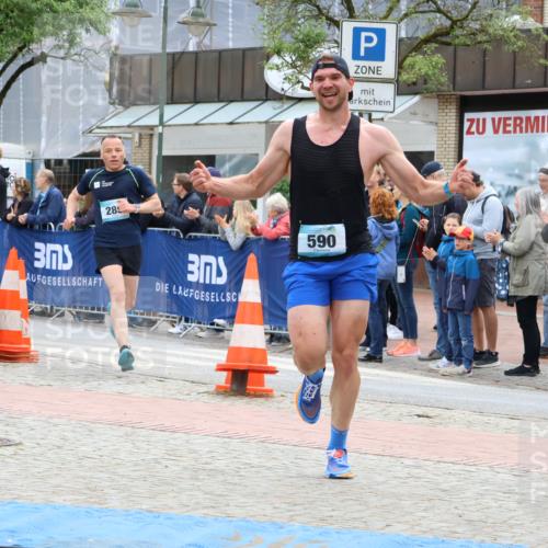05.05.2024 - 7. Wedeler Halbmarathon Strokosch-Dieckow http://msf.ph/oto/6224822 05.05.2024 11:24:53 Ziel 281, 285, 590, 776 meine-sportfotos.de