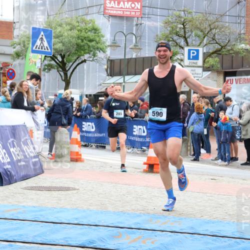 05.05.2024 - 7. Wedeler Halbmarathon Strokosch-Dieckow http://msf.ph/oto/6224829 05.05.2024 11:24:53 Ziel 281, 285, 590, 776 meine-sportfotos.de