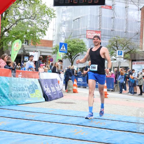 05.05.2024 - 7. Wedeler Halbmarathon Strokosch-Dieckow http://msf.ph/oto/6224892 05.05.2024 11:24:54 Ziel 281, 285, 590, 776 meine-sportfotos.de
