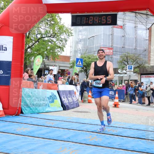 05.05.2024 - 7. Wedeler Halbmarathon Strokosch-Dieckow http://msf.ph/oto/6224918 05.05.2024 11:24:54 Ziel 281, 285, 590, 776 meine-sportfotos.de