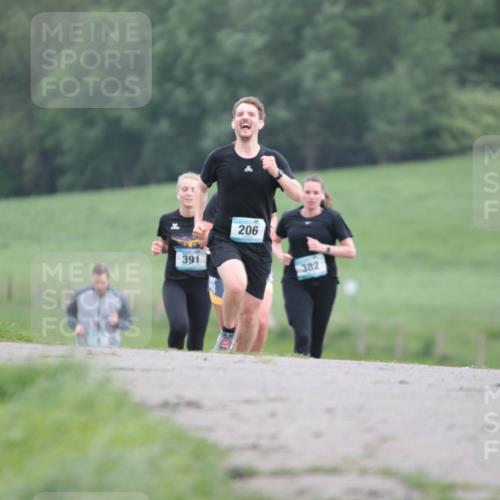 05.05.2024 - 7. Wedeler Halbmarathon H.Heesch http://msf.ph/oto/6224977 05.05.2024 11:16:44 Laufen 391, 206, 382 meine-sportfotos.de