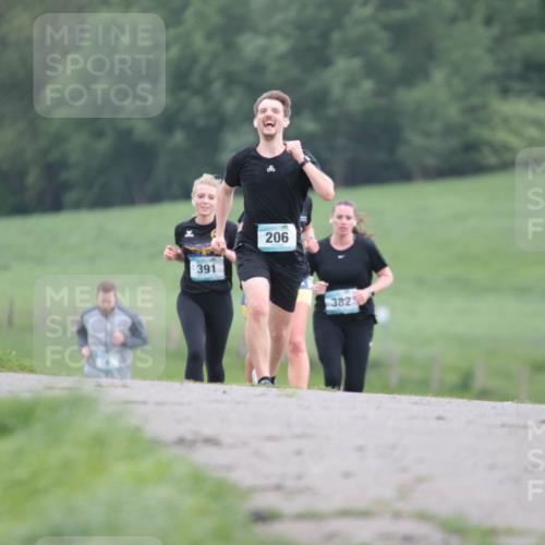 05.05.2024 - 7. Wedeler Halbmarathon H.Heesch http://msf.ph/oto/6224978 05.05.2024 11:16:44 Laufen 391, 206, 382 meine-sportfotos.de