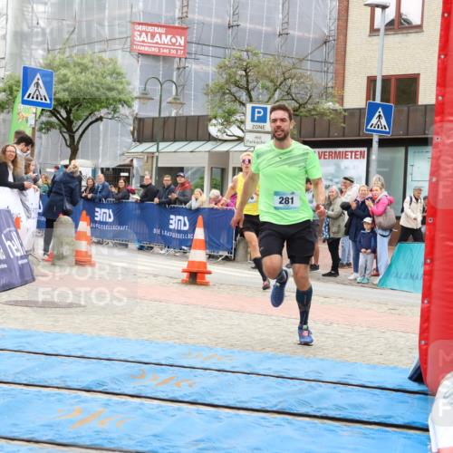 05.05.2024 - 7. Wedeler Halbmarathon Strokosch-Dieckow http://msf.ph/oto/6224990 05.05.2024 11:24:57 Ziel 281, 285, 590, 776 meine-sportfotos.de