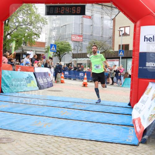 05.05.2024 - 7. Wedeler Halbmarathon Strokosch-Dieckow http://msf.ph/oto/6225002 05.05.2024 11:24:57 Ziel 281, 285, 590, 776 meine-sportfotos.de