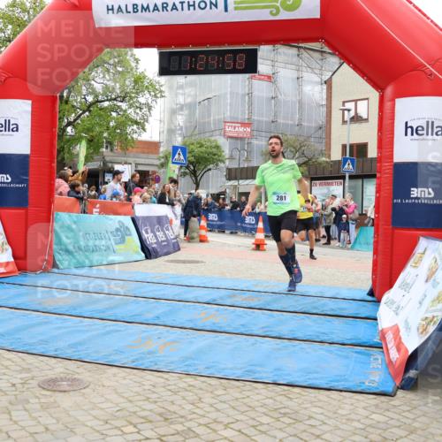 05.05.2024 - 7. Wedeler Halbmarathon Strokosch-Dieckow http://msf.ph/oto/6225004 05.05.2024 11:24:57 Ziel 281, 285, 590, 776 meine-sportfotos.de