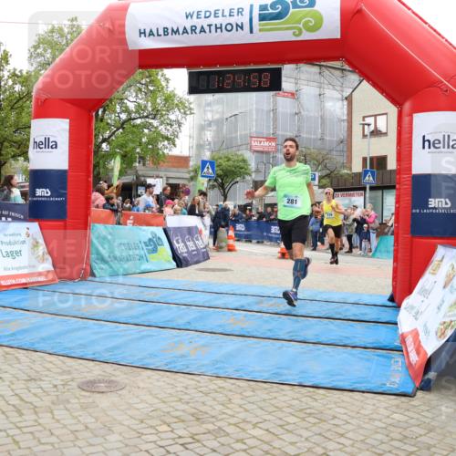 05.05.2024 - 7. Wedeler Halbmarathon Strokosch-Dieckow http://msf.ph/oto/6225006 05.05.2024 11:24:57 Ziel 281, 285, 590, 776 meine-sportfotos.de