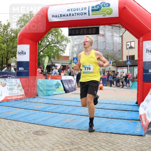 05.05.2024 - 7. Wedeler Halbmarathon Strokosch-Dieckow http://msf.ph/oto/6225022 05.05.2024 11:24:59 Ziel 281, 776 meine-sportfotos.de