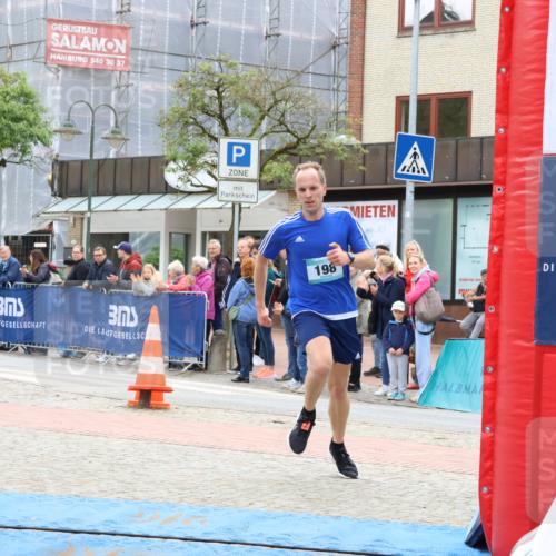 05.05.2024 - 7. Wedeler Halbmarathon Strokosch-Dieckow http://msf.ph/oto/6225031 05.05.2024 11:25:07 Ziel 198 meine-sportfotos.de