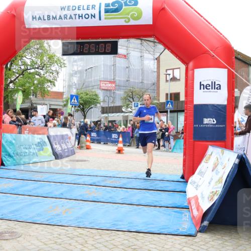 05.05.2024 - 7. Wedeler Halbmarathon Strokosch-Dieckow http://msf.ph/oto/6225039 05.05.2024 11:25:07 Ziel 198 meine-sportfotos.de