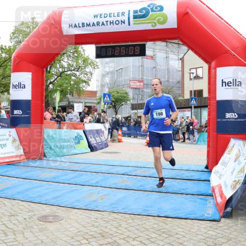 05.05.2024 - 7. Wedeler Halbmarathon Strokosch-Dieckow http://msf.ph/oto/6225048 05.05.2024 11:25:08 Ziel 198 meine-sportfotos.de