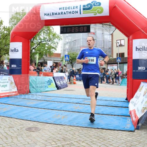 05.05.2024 - 7. Wedeler Halbmarathon Strokosch-Dieckow http://msf.ph/oto/6225052 05.05.2024 11:25:08 Ziel 198 meine-sportfotos.de