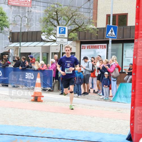 05.05.2024 - 7. Wedeler Halbmarathon Strokosch-Dieckow http://msf.ph/oto/6225054 05.05.2024 11:25:42 Ziel 322, 639, 640 meine-sportfotos.de