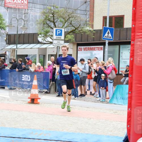 05.05.2024 - 7. Wedeler Halbmarathon Strokosch-Dieckow http://msf.ph/oto/6225057 05.05.2024 11:25:42 Ziel 322, 639, 640 meine-sportfotos.de