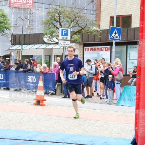 05.05.2024 - 7. Wedeler Halbmarathon Strokosch-Dieckow http://msf.ph/oto/6225060 05.05.2024 11:25:43 Ziel 322, 639, 640 meine-sportfotos.de