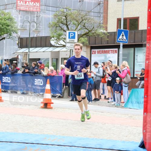 05.05.2024 - 7. Wedeler Halbmarathon Strokosch-Dieckow http://msf.ph/oto/6225062 05.05.2024 11:25:43 Ziel 322, 639, 640 meine-sportfotos.de