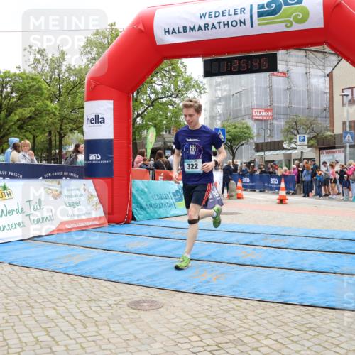05.05.2024 - 7. Wedeler Halbmarathon Strokosch-Dieckow http://msf.ph/oto/6225076 05.05.2024 11:25:44 Ziel 322, 639, 640 meine-sportfotos.de