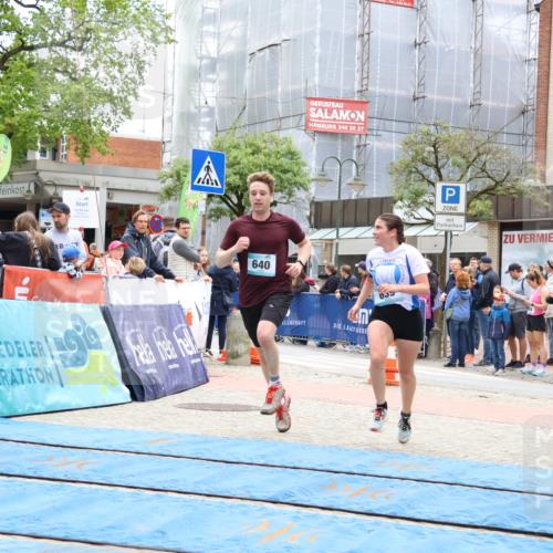 05.05.2024 - 7. Wedeler Halbmarathon Strokosch-Dieckow http://msf.ph/oto/6225089 05.05.2024 11:25:49 Ziel 639, 640 meine-sportfotos.de