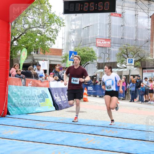 05.05.2024 - 7. Wedeler Halbmarathon Strokosch-Dieckow http://msf.ph/oto/6225093 05.05.2024 11:25:49 Ziel 639, 640 meine-sportfotos.de