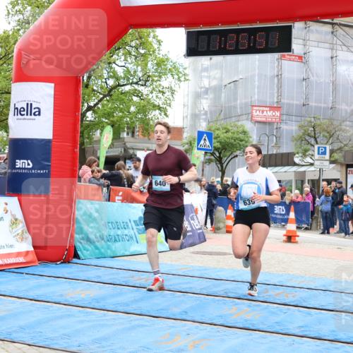 05.05.2024 - 7. Wedeler Halbmarathon Strokosch-Dieckow http://msf.ph/oto/6225099 05.05.2024 11:25:50 Ziel 639, 640 meine-sportfotos.de