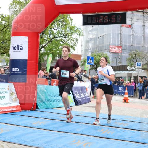 05.05.2024 - 7. Wedeler Halbmarathon Strokosch-Dieckow http://msf.ph/oto/6225102 05.05.2024 11:25:50 Ziel 639, 640 meine-sportfotos.de