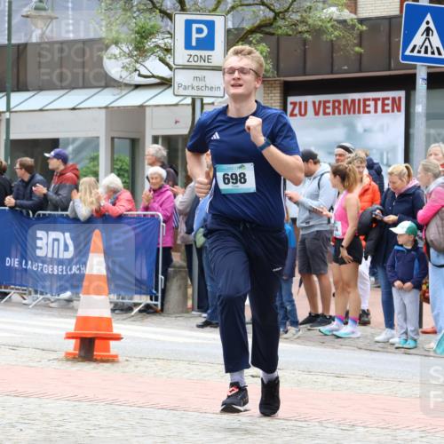 05.05.2024 - 7. Wedeler Halbmarathon Strokosch-Dieckow http://msf.ph/oto/6225108 05.05.2024 11:26:05 Ziel 698 meine-sportfotos.de