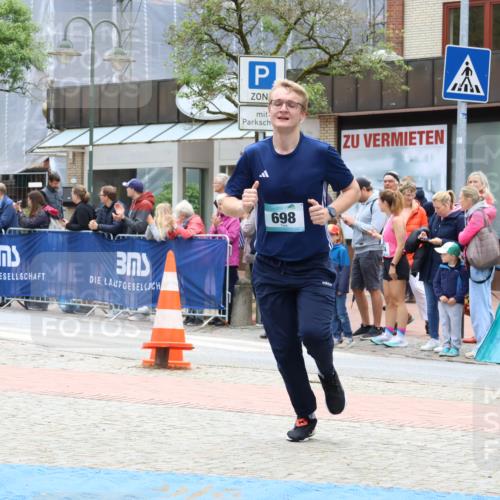05.05.2024 - 7. Wedeler Halbmarathon Strokosch-Dieckow http://msf.ph/oto/6225112 05.05.2024 11:26:05 Ziel 698 meine-sportfotos.de